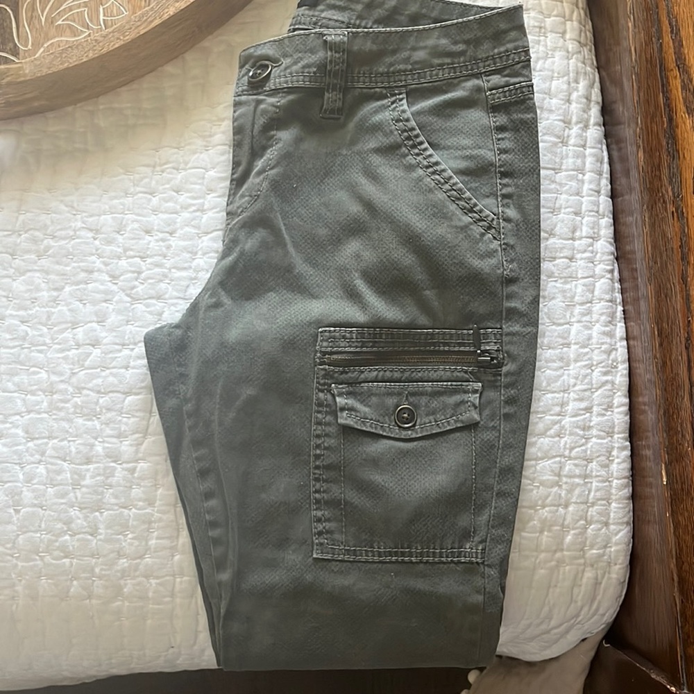 Cute army green crops